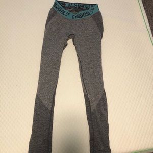 Gym shark leggings